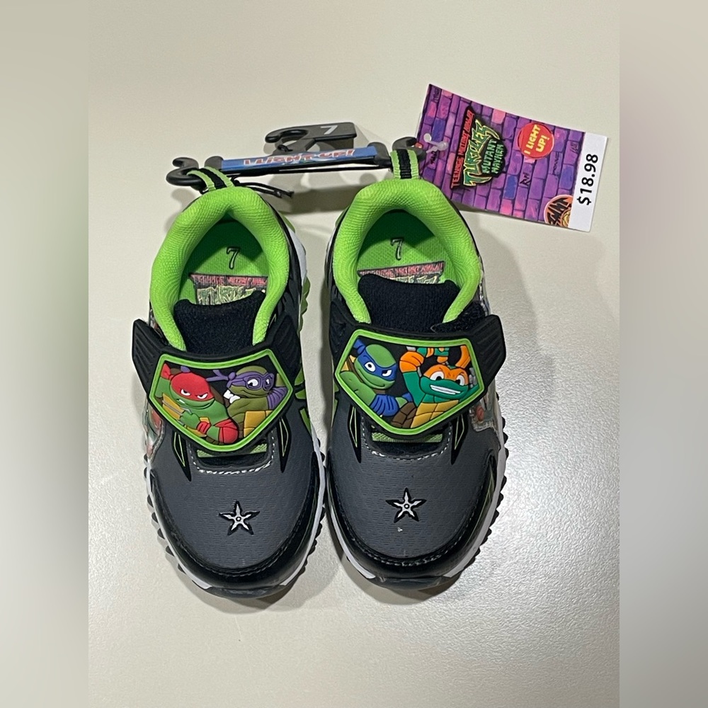 Teenage Mutant Ninja Turtle Mayhem light up sneakers Kids size 7